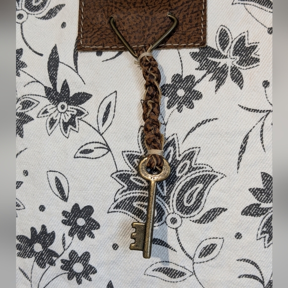 Myra Bag Canvas Floral Print Paisley Key Fob Large Tote Bag - Picture 4 of 16